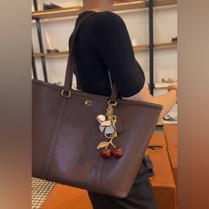 NWT ✨ Coach Legacy Zip Tote Bag in Maple